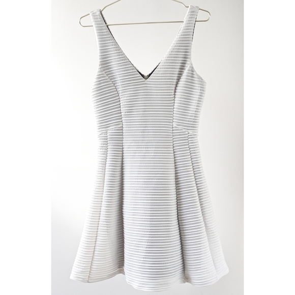 Guess Striped Textured Fit & Flare V-Neck Dress - Picture 2 of 8